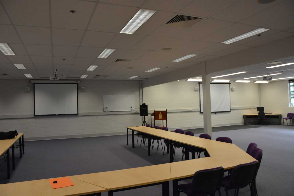 Central Queensland University – Dual projector, screen, speaker installation for conference room. 